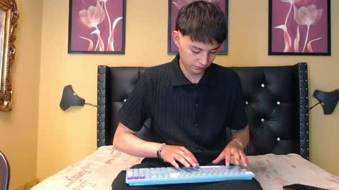 luckk_ online show from April 2, 2026, 4:43 am