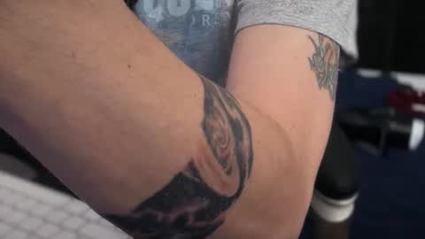 lucky_bme online show from May 7, 2026, 1:27 pm