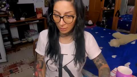 lucky_deniz online show from December 17, 2024, 1:27 pm