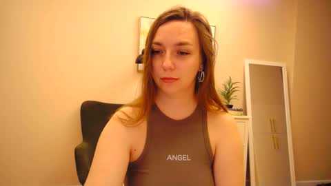 lucky_foryou_baby online show from December 30, 2024, 2:08 pm