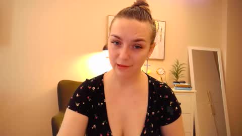 lucky_foryou_baby online show from February 13, 2025, 9:30 am