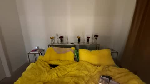 lucky_g3ld online show from May 12, 2026, 8:33 am