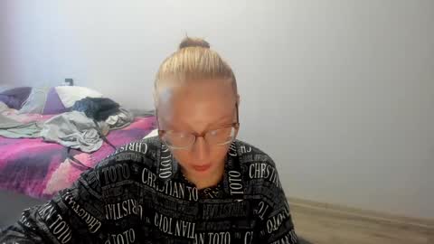 lucky_licky20 online show from December 11, 2024, 3:56 am
