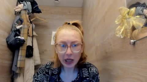 lucky_licky20 online show from December 16, 2024, 4:13 am