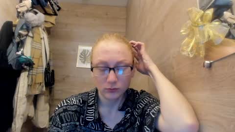 lucky_licky20 online show from December 18, 2024, 3:58 am
