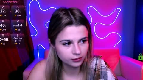 Snapshot of luckybabymeow chatting on March 29, 2026, 7:36 pm Mila Sweetheart online show from March 29, 2026, 7:36 pm