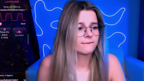 Snapshot of luckybabymeow chatting on April 1, 2026, 8:06 pm Mila Sweetheart online show from April 1, 2026, 8:06 pm