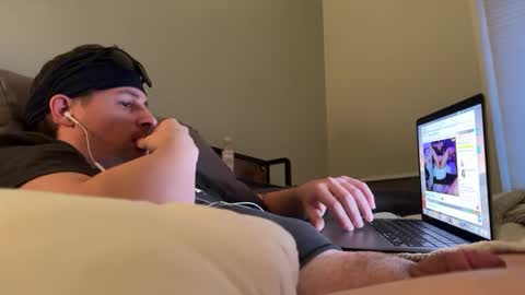 luckyboy877 online show from January 16, 2026, 9:52 pm