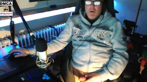 Snapshot of luckyfreak1 chatting on December 25, 2024, 9:24 am call me Stefan online show from December 25, 2024, 9:24 am