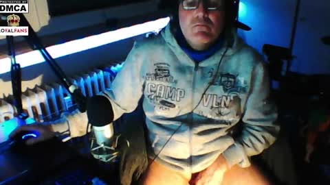 Snapshot of luckyfreak1 chatting on December 31, 2024, 7:42 am call me Stefan online show from December 31, 2024, 7:42 am