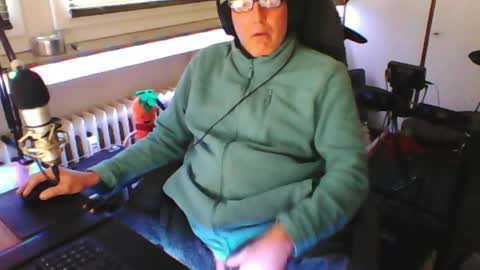 Snapshot of luckyfreak1 chatting on May 15, 2026, 7:15 am call me Stefan online show from May 15, 2026, 7:15 am