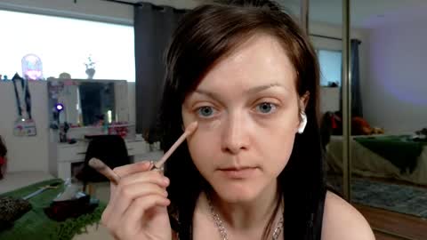 Jade online show from May 25, 2026, 1:33 am