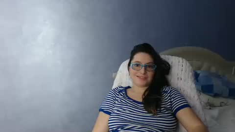 luckylinda23 online show from January 2, 2025, 8:35 pm