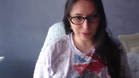 luckylinda23 online show from April 22, 2026, 9:33 am