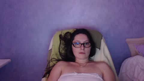 luckylinda23 online show from June 16, 2026, 9:06 pm