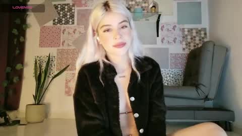 luckysapphire777 online show from March 22, 2026, 9:02 am