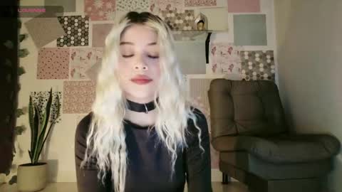luckysapphire777 online show from May 1, 2026, 12:10 pm