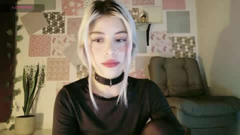 luckysapphire777 online show from May 4, 2026, 12:01 pm