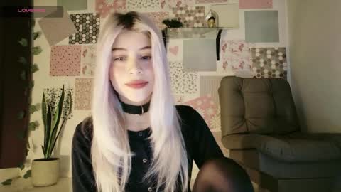 luckysapphire777 online show from May 5, 2026, 11:40 am
