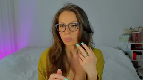 lucy__ray online show from May 4, 2026, 1:07 pm