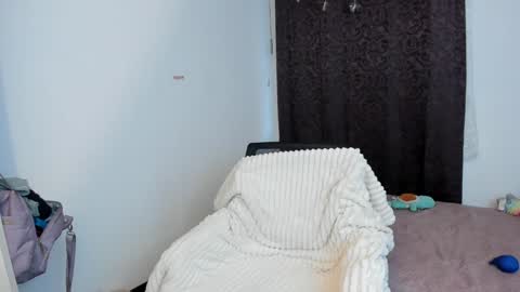 Snapshot of lucy_be chatting on December 2, 2024, 10:12 pm Lucia online show from December 2, 2024, 10:12 pm