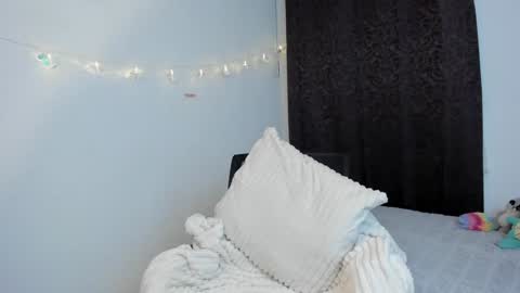 Snapshot of lucy_be chatting on December 4, 2024, 12:19 am Lucia online show from December 4, 2024, 12:19 am