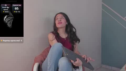 Snapshot of lucy_bluesea chatting on October 24, 2025, 4:03 pm Lucy Herrera online show from October 24, 2025, 4:03 pm