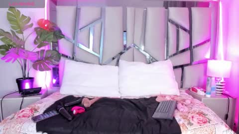 lucy_davies_ online show from March 18, 2026, 11:46 am