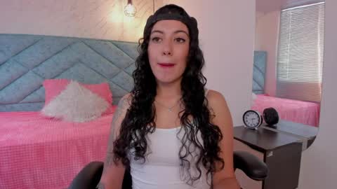 Snapshot of lucy_greys_ chatting on April 10, 2026, 7:18 pm Lucy Greys online show from April 10, 2026, 7:18 pm