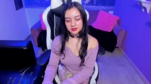 lucy_harris_ online show from February 7, 2025, 8:20 pm