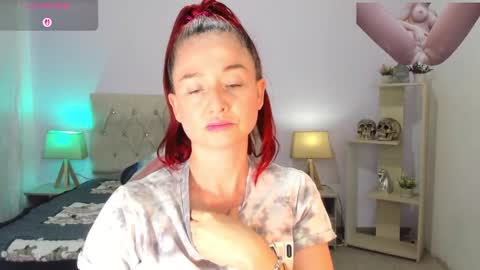 Snapshot of lucy_hot77 chatting on October 2, 2025, 9:33 pm Lucia online show from October 2, 2025, 9:33 pm