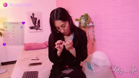 Snapshot of lucy_joi chatting on March 8, 2026, 2:59 am Luciana online show from March 8, 2026, 2:59 am