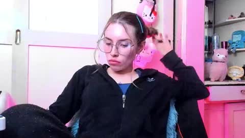 Snapshot of lucy_s3x chatting on September 18, 2025, 12:23 am Lulu online show from September 18, 2025, 12:23 am