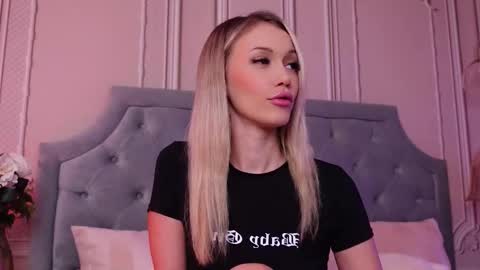 Snapshot of lucyaddison chatting on October 14, 2025, 2:51 pm LucyAddison online show from October 14, 2025, 2:51 pm