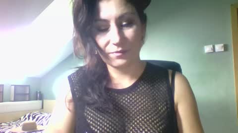 lucybylucy online show from September 9, 2025, 9:42 am