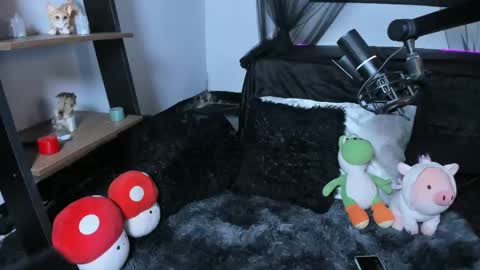 lucyjade2 online show from May 15, 2026, 9:11 pm