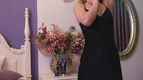 Snapshot of lucylexton chatting on December 22, 2024, 11:11 am Lucy Lexton online show from December 22, 2024, 11:11 am