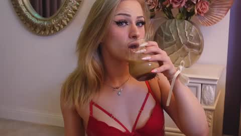 Snapshot of lucylexton chatting on January 3, 2025, 4:55 am Lucy Lexton online show from January 3, 2025, 4:55 am