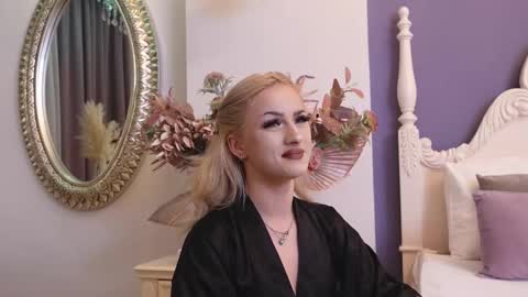 Snapshot of lucylexton chatting on February 18, 2025, 4:37 am Lucy Lexton online show from February 18, 2025, 4:37 am