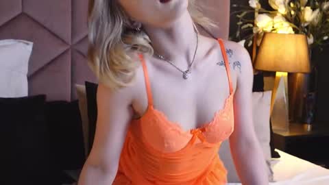 Snapshot of lucylexton chatting on February 24, 2025, 7:33 am Lucy Lexton online show from February 24, 2025, 7:33 am