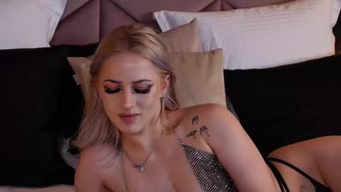 Snapshot of lucylexton chatting on March 9, 2025, 1:37 pm Lucy Lexton online show from March 9, 2025, 1:37 pm