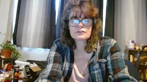 Snapshot of lucylling chatting on February 19, 2025, 1:39 pm lucylling online show from February 19, 2025, 1:39 pm