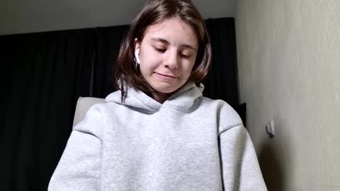 Snapshot of lucyrait chatting on February 17, 2025, 3:31 pm Lucy online show from February 17, 2025, 3:31 pm