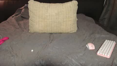 Snapshot of lucyrait chatting on March 12, 2025, 2:56 pm Lucy online show from March 12, 2025, 2:56 pm