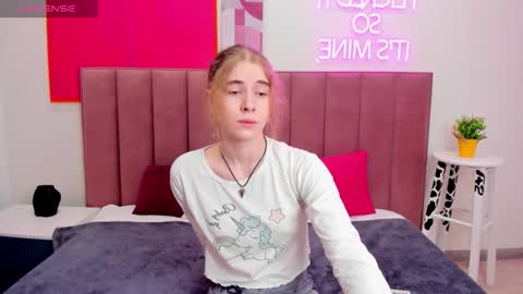 lucyserene online show from February 5, 2026, 8:41 am