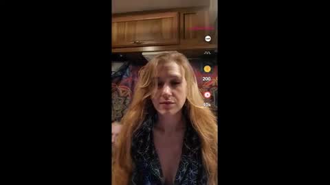 Snapshot of lucyvybes_and_gogert chatting on December 31, 2024, 1:19 pm Lucy Vybes and Go-Gert online show from December 31, 2024, 1:19 pm