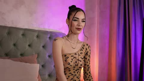 LucyWillow online show from April 28, 2026, 2:10 am