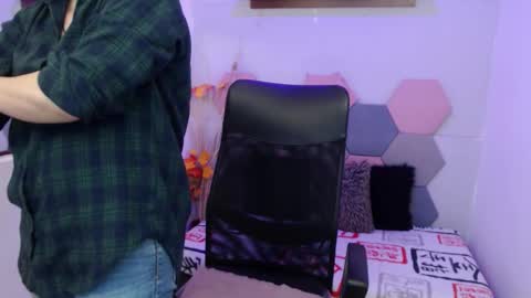 lui_fer01 online show from October 12, 2025, 11:09 am