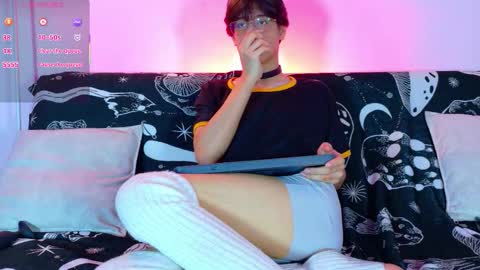 Snapshot of lui_x_dust chatting on February 26, 2026, 4:44 am Lui online show from February 26, 2026, 4:44 am