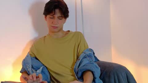 Snapshot of lui_x_dust chatting on March 9, 2026, 3:43 am Lui online show from March 9, 2026, 3:43 am